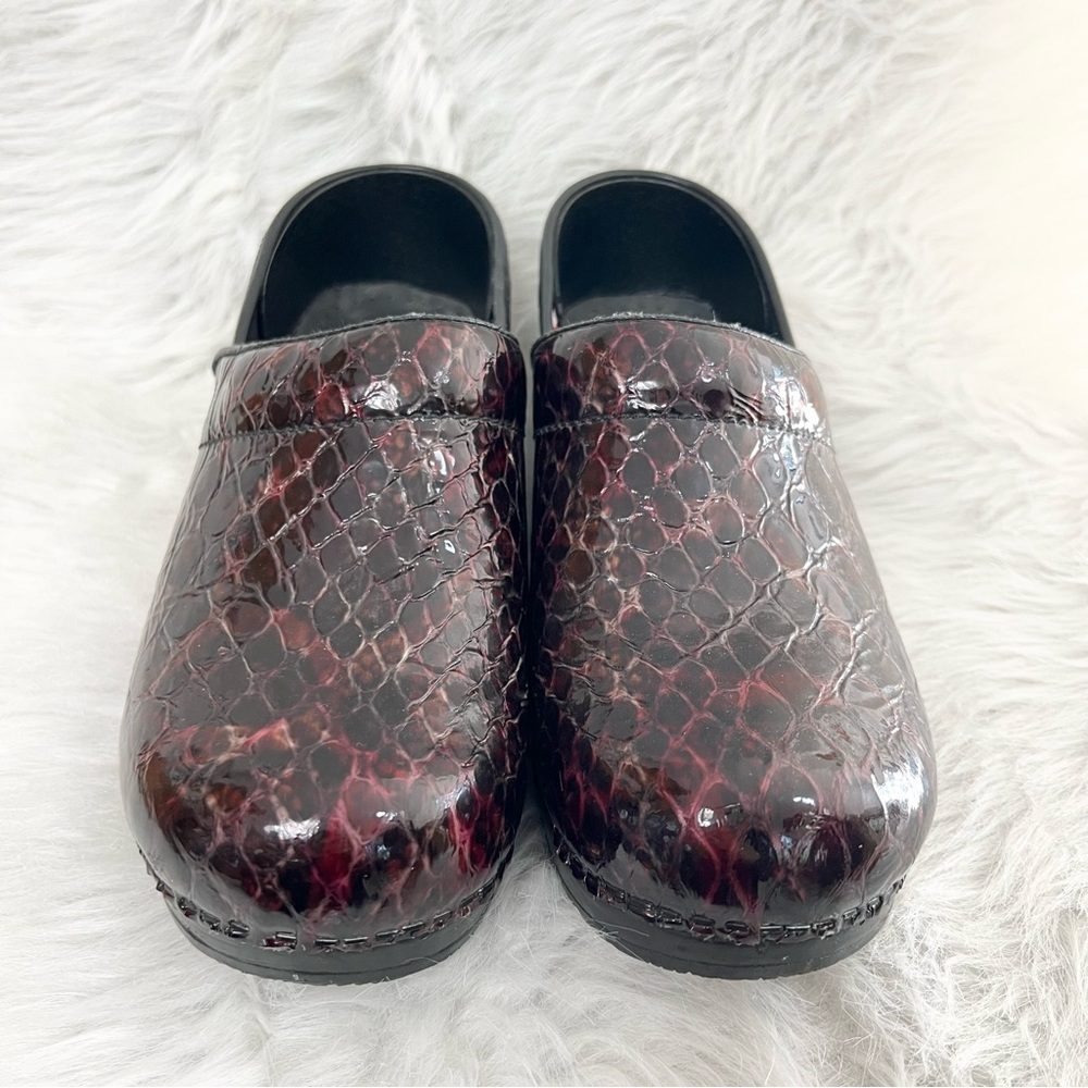 Sanita Pro. Patent Danish clogs burgundy embossed croc